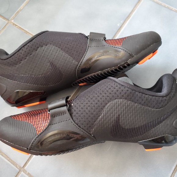 Nike - Picture 2 of 5